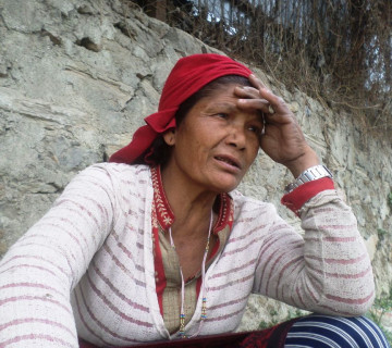 दिवसले नछोएका महिला : जो हरदिन आँसुसँगै बगाउँछन् बागमतीमा पसिना 